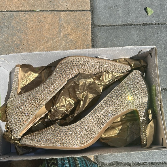 Michael Kors Dorothy Flex Pump - Picture 8 of 10